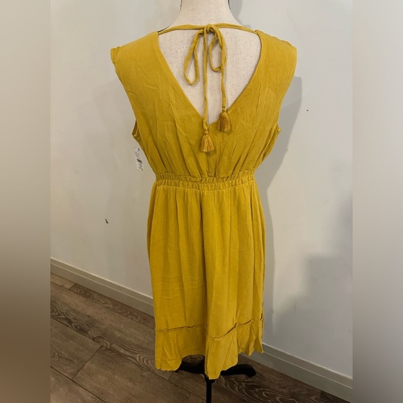 Mustard yellow dress NWT boho tie neck v neck midi size XS - Picture 2 of 3